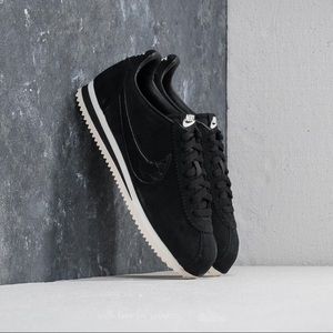 NIKE CLASSIC CORTEZ SUEDE WMNS